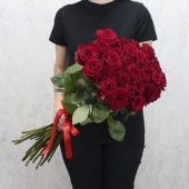 Купить 19 длинных роз 130 см с доставкой в город Бронницы: цена заказать